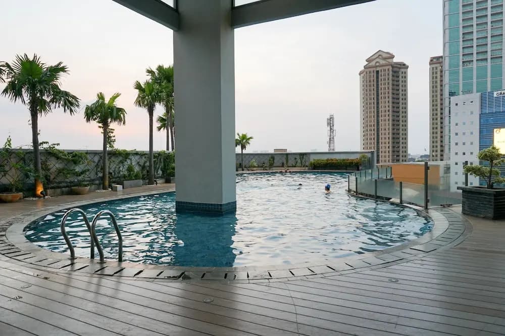 Tranquil 1BR GP Plaza Apartment - photo 11