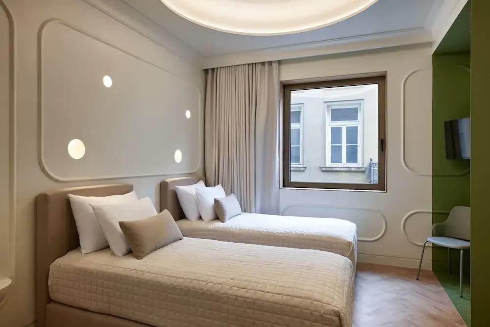Dwell - Elegant City Stay - photo 3