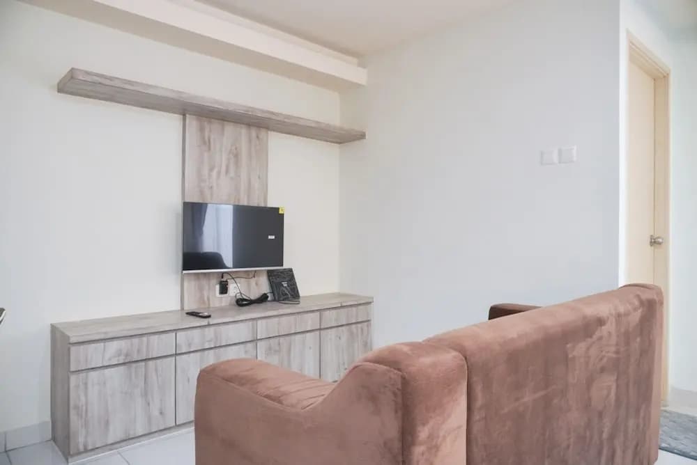 Comfort And Minimalist Studio At Amethyst Apartment - photo 5
