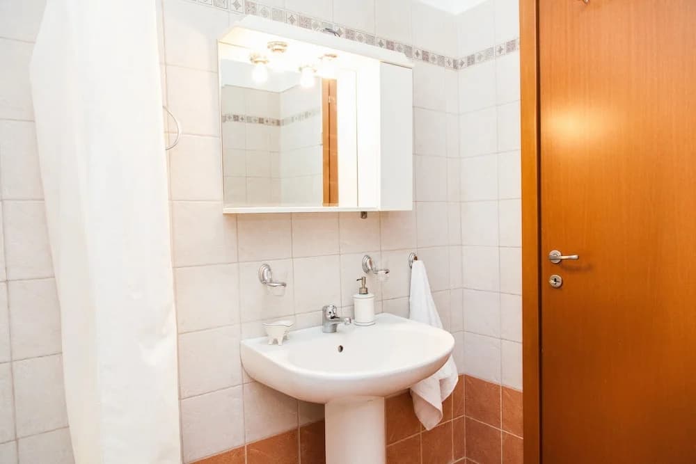 Spacious Apartment in Neos Kosmos - photo 7