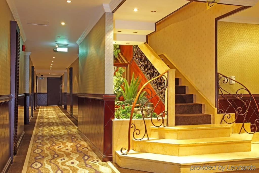 Carlton Tower Hotel - photo 4