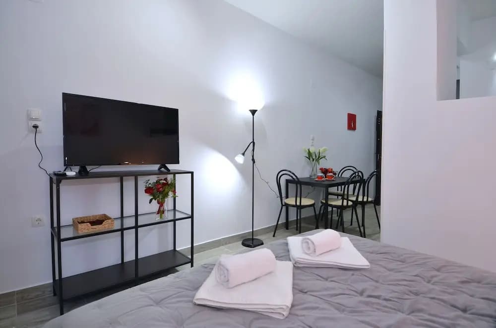 Metaxourgeio A, A Minimal Apartment - photo 5