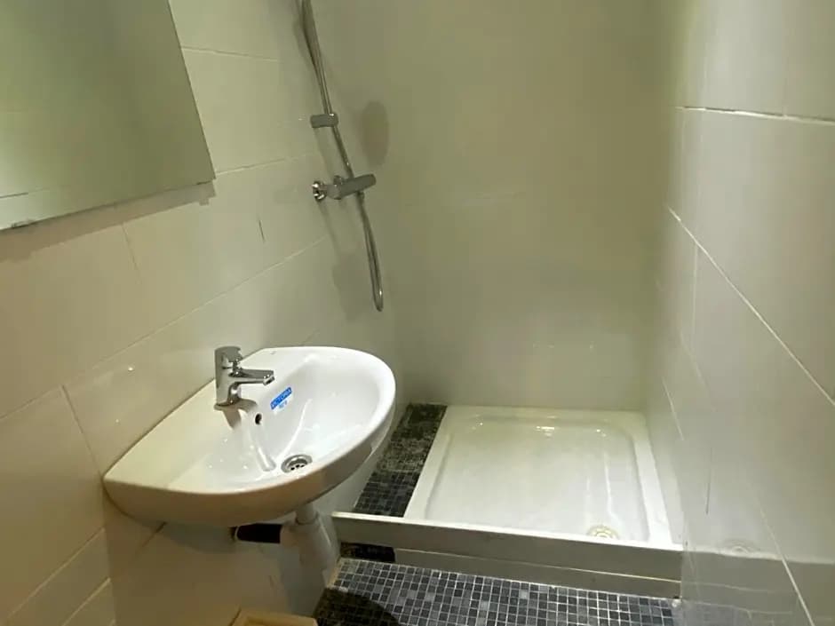 Hostal Granvia 628 - photo 9