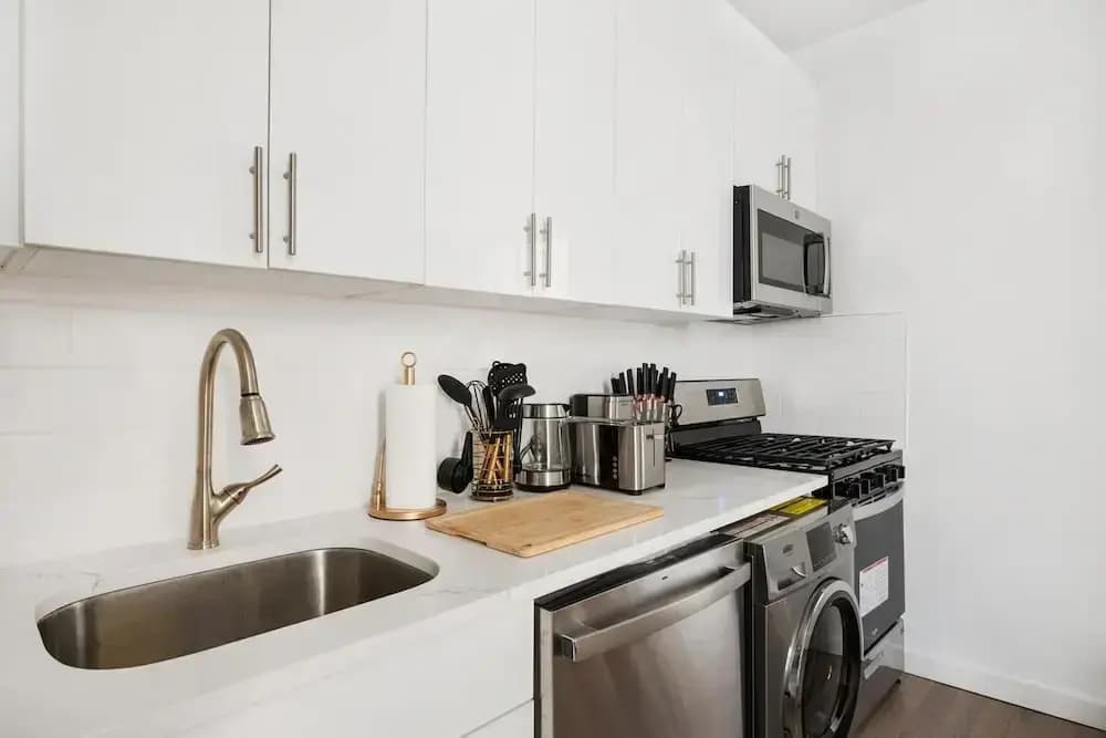 1290-3 New Renovated 2 Bedrooms in UES - photo 12