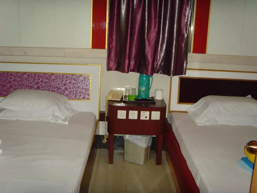 Long Yuen Hotel - photo 5