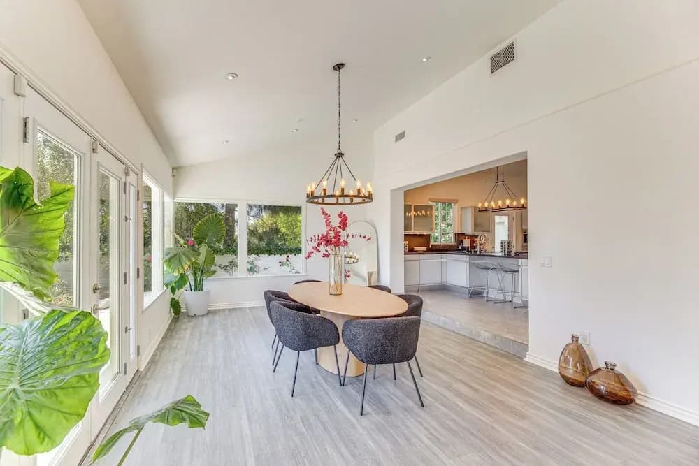 Private Pool, Mtn & Lake View! Los Angeles Home - photo 10