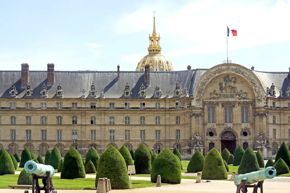 Cosy 1-bedroom Apartment Near the Invalides - photo 1