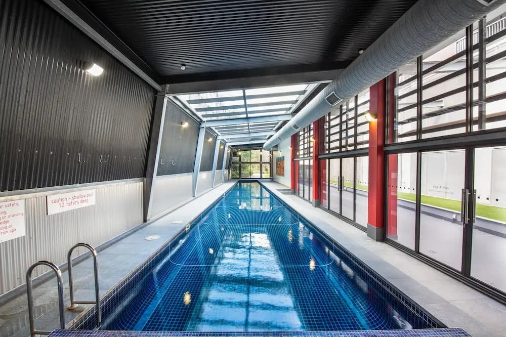 Stylish 2 bed 2 bath parking wifi pool - photo 10