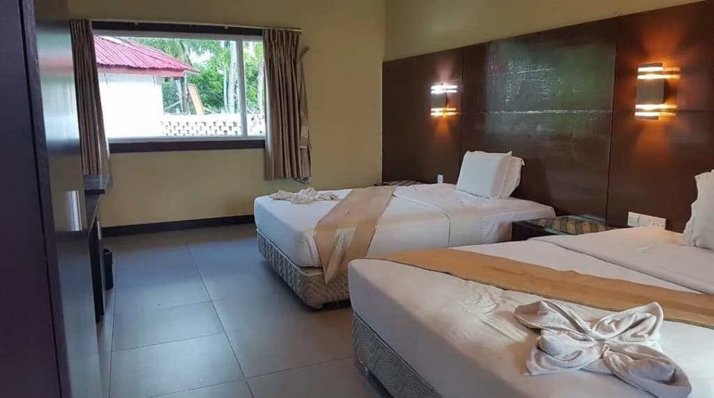 Western Beach Resort - photo 3