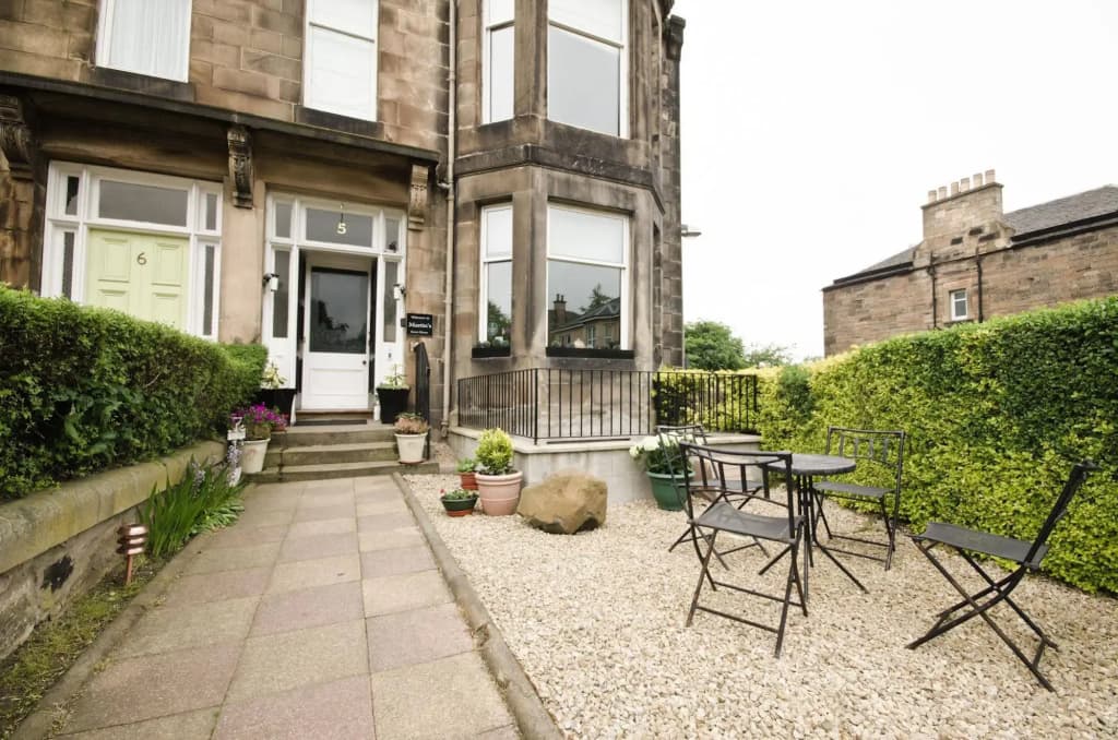 Martin's Guesthouse - photo 8