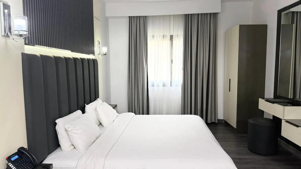 Sharjah Royal Tulip Hotel apartment - photo 32