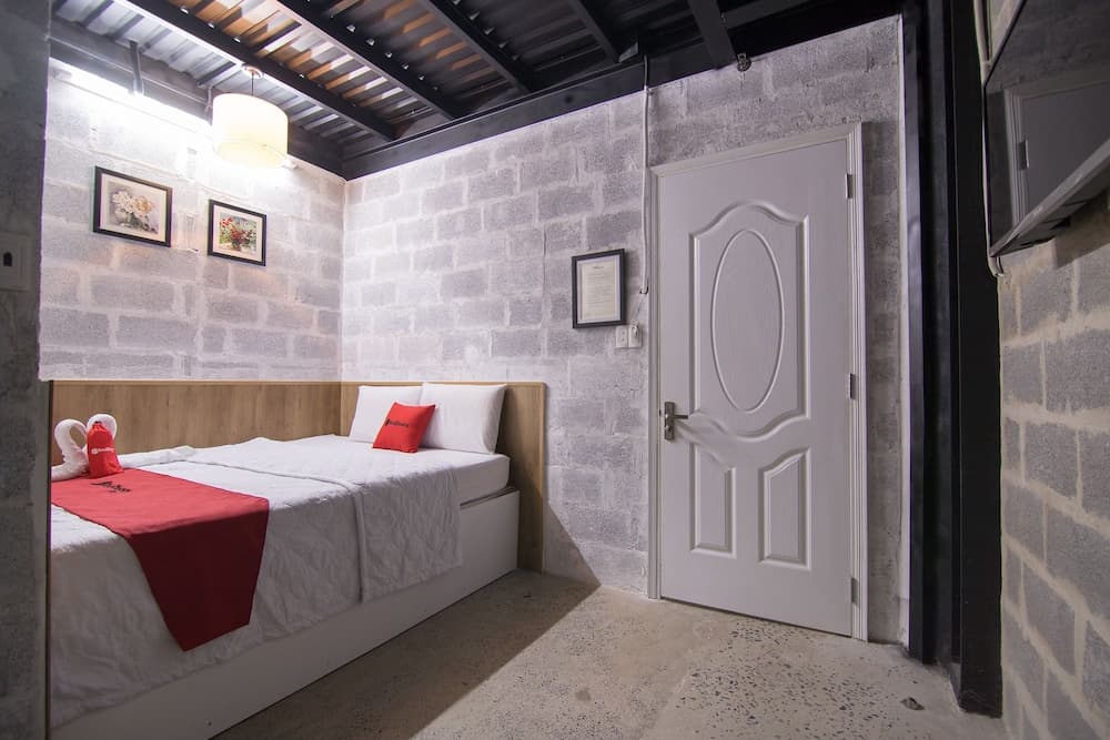 RedDoorz Plus @ Ung Van Khiem Street - photo 5