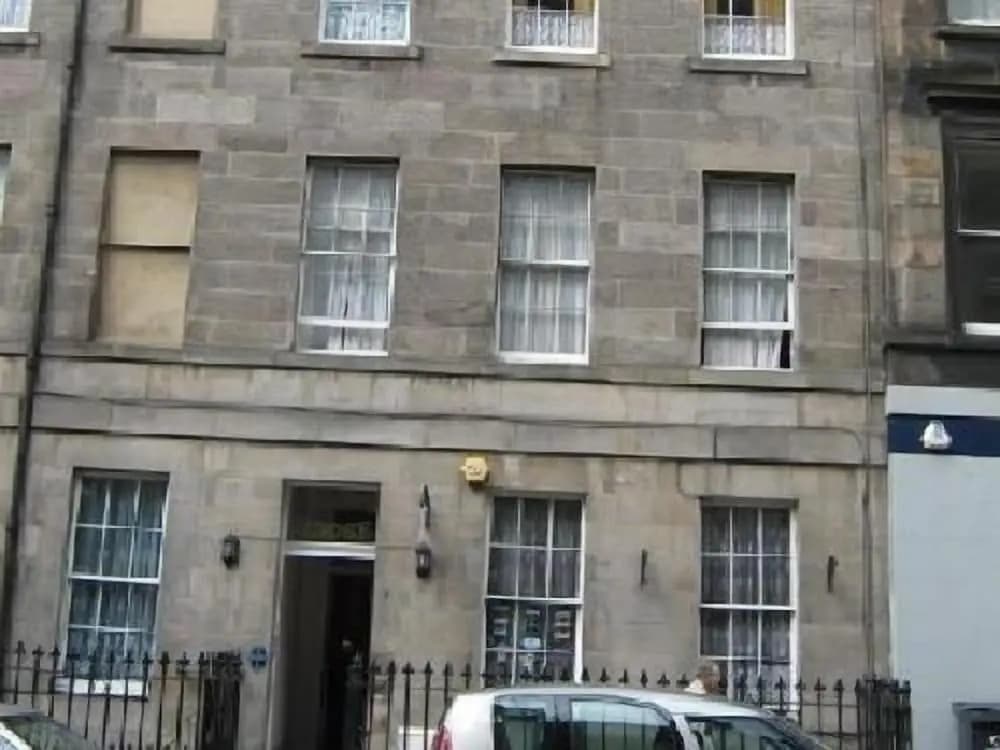 Sakura Edinburgh Guest House - photo 1
