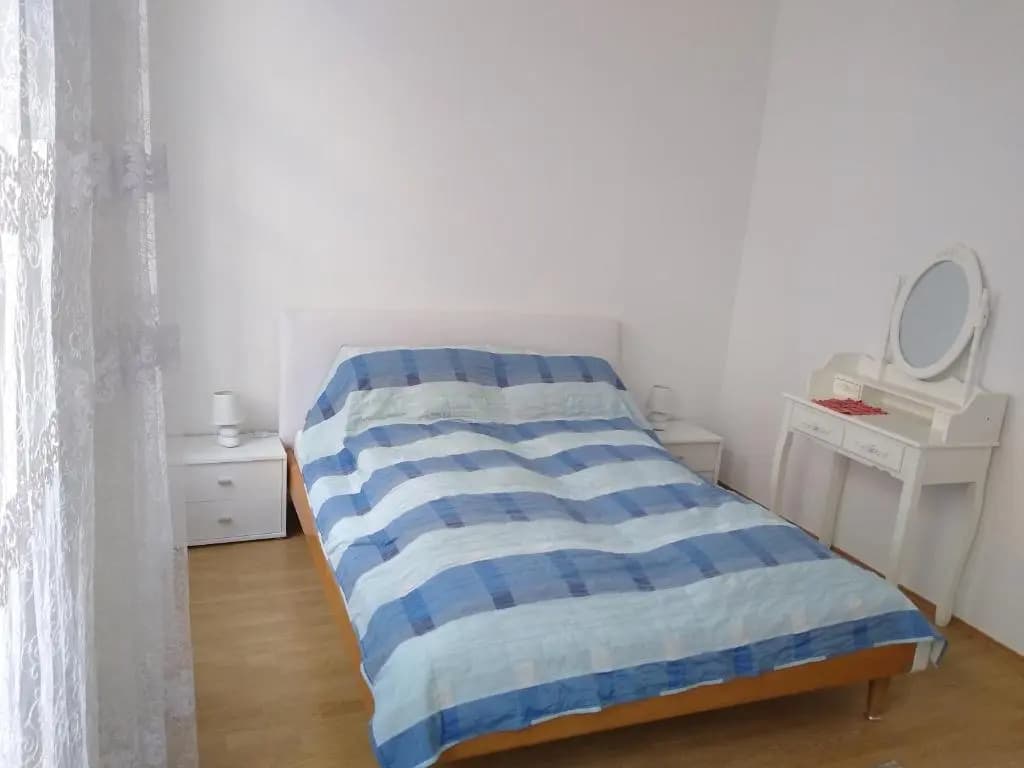 Spacious Central Apartment - photo 5