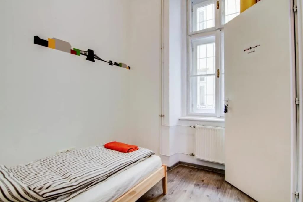 Oktogon Apartment - photo 18