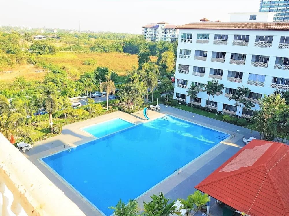 Pool View Apartment - photo 8