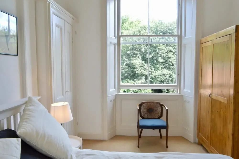 Bright 2 Bedroom Dalry Apartment - photo 1