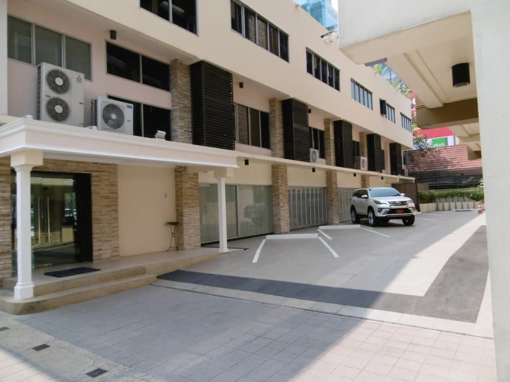 The Green Bells New Petchburi - main photo