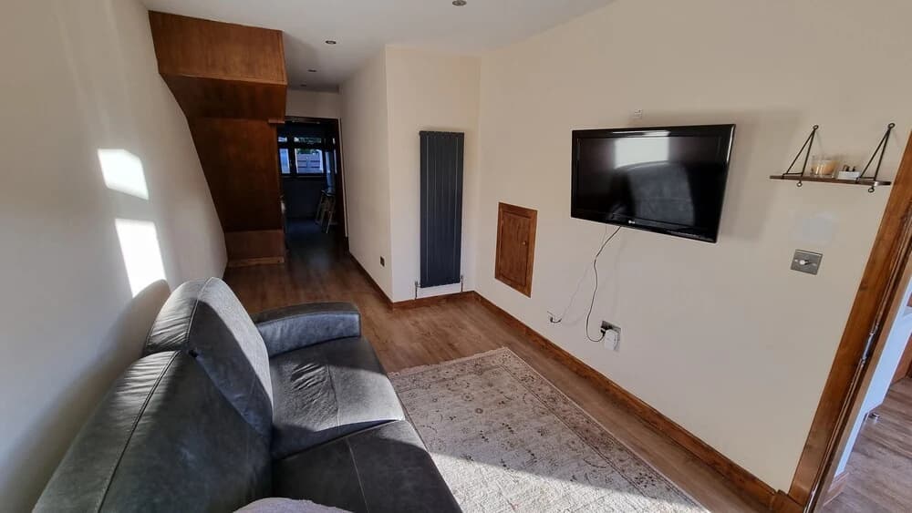 Captivating 1-bed Apartment in Edinburgh - photo 3