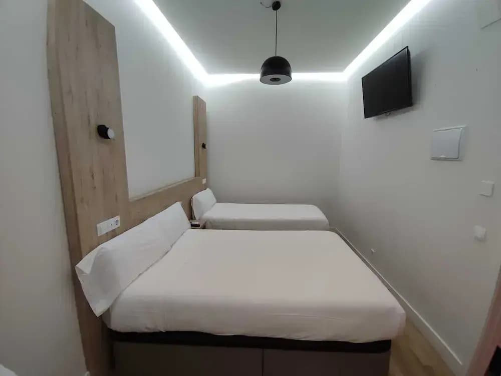 Hostal Manuela by gaiarooms - photo 5