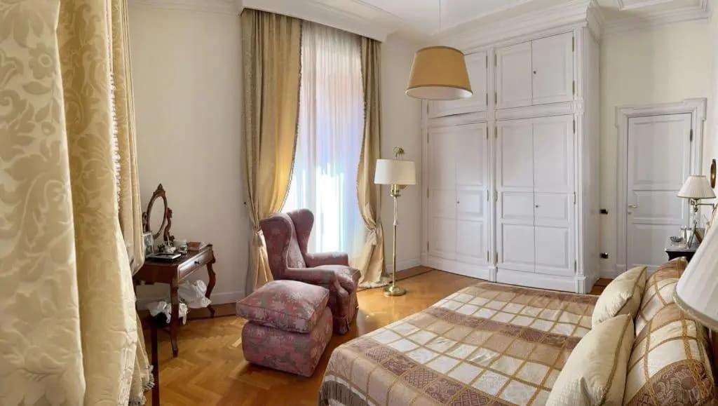 Roman Holidays Boutique - photo 22