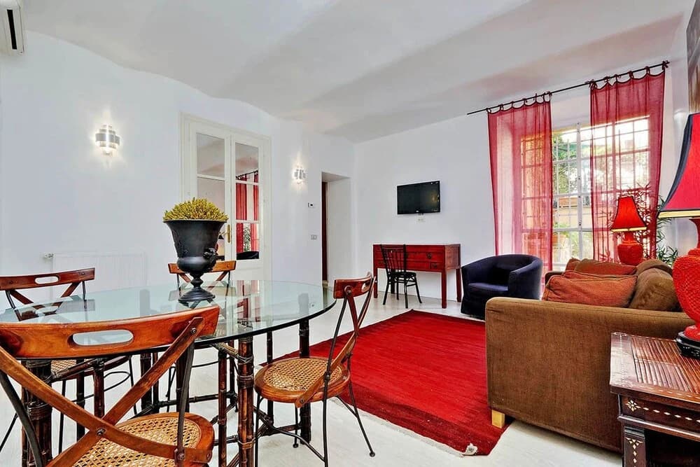 Spanish Steps Charming Apartment - photo 6