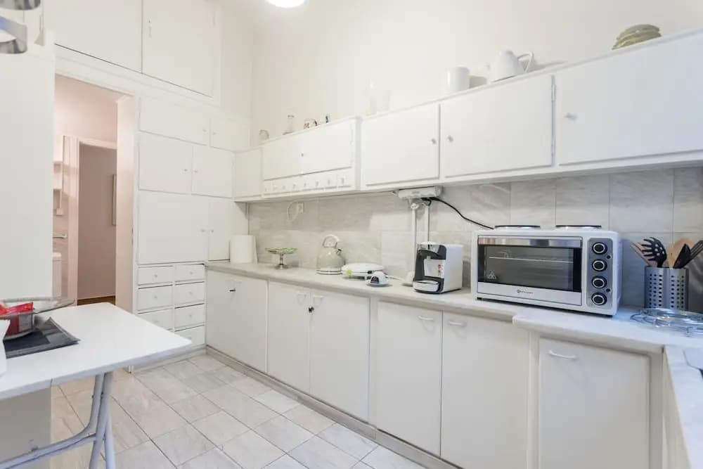 Elegant & Spacious 2bdr Flat - photo 16