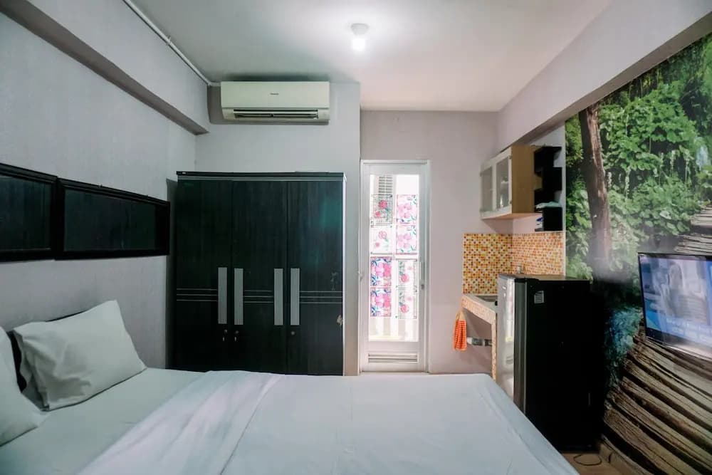 Warm And Cozy Stay Studio Green Bay Pluit Apartment - photo 2