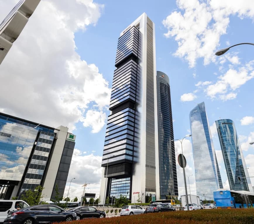 Charming Paseo de La Castellana - photo 9