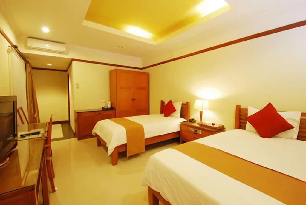Yulia Beach Inn Kuta - photo 25