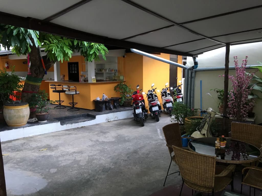 Taphouse Guest House - photo 17