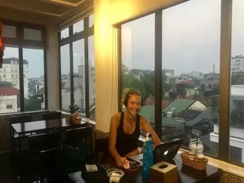 Vietnam Cheers Hostel - photo 17