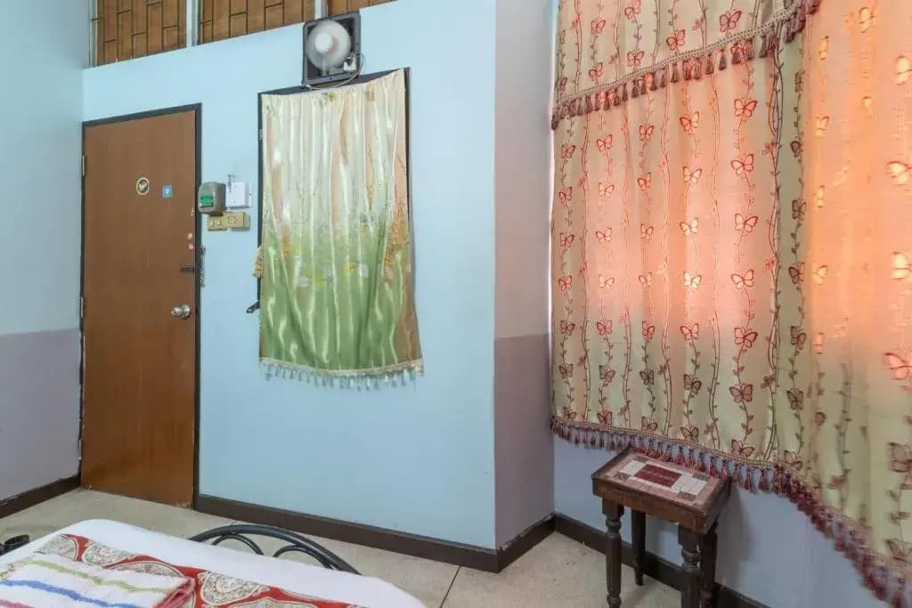 7 Holder Guesthouse - photo 8