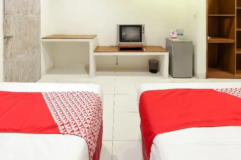 OYO 817 Mesari Beach Inn - photo 3