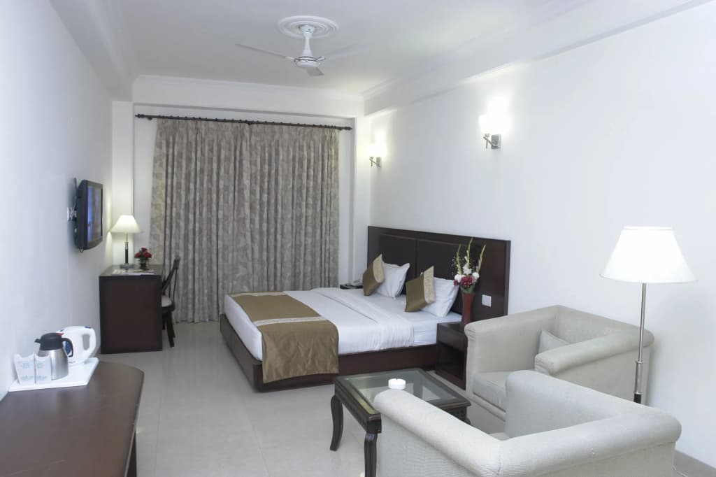 Alpine Tree Hotel - photo 7
