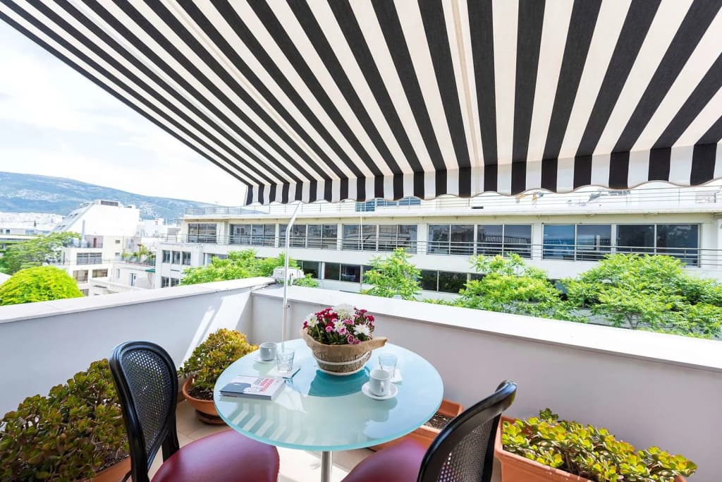 Best Western Plus Embassy Hotel - photo 8