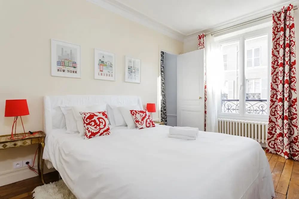 River Seine - Notre Dame Apartment - photo 3