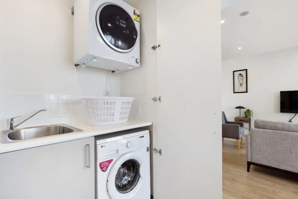 North Ryde Modern Apartment - photo 9