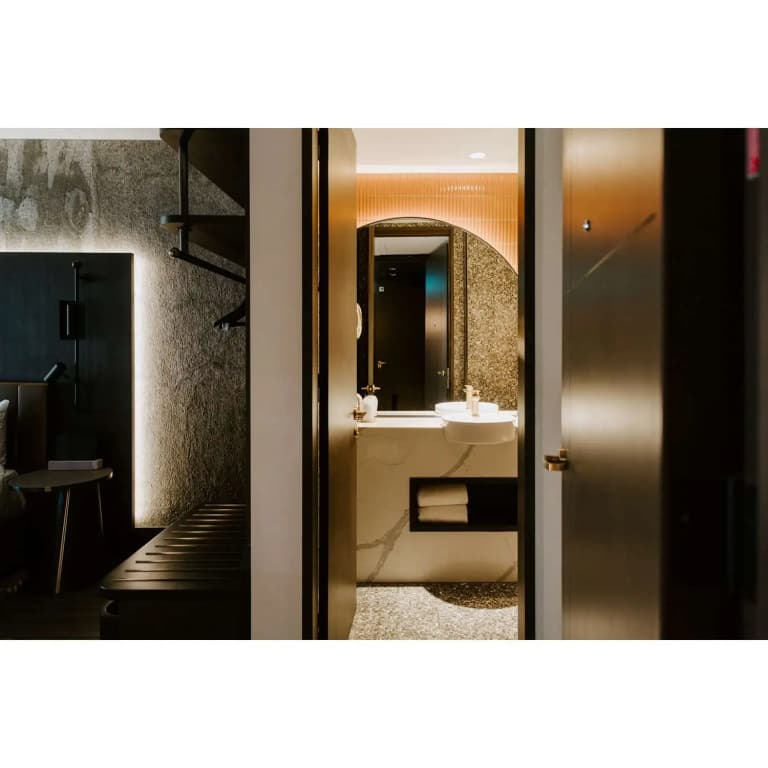 The Motley Hotel Richmond, Tapestry Collection by Hilton - photo 47