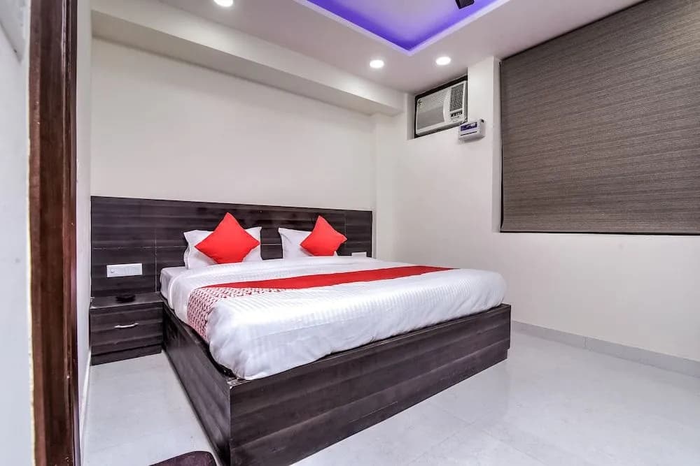 OYO 24236 Q Hotel - photo 8