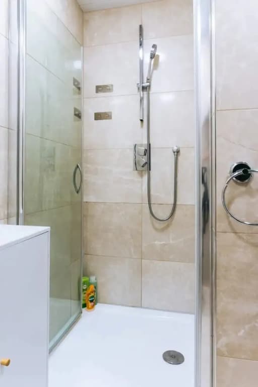 Homely 3 Bedroom in the Heart of Central Edinburgh - photo 9