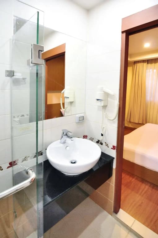 ZEN Rooms Surawong - photo 10