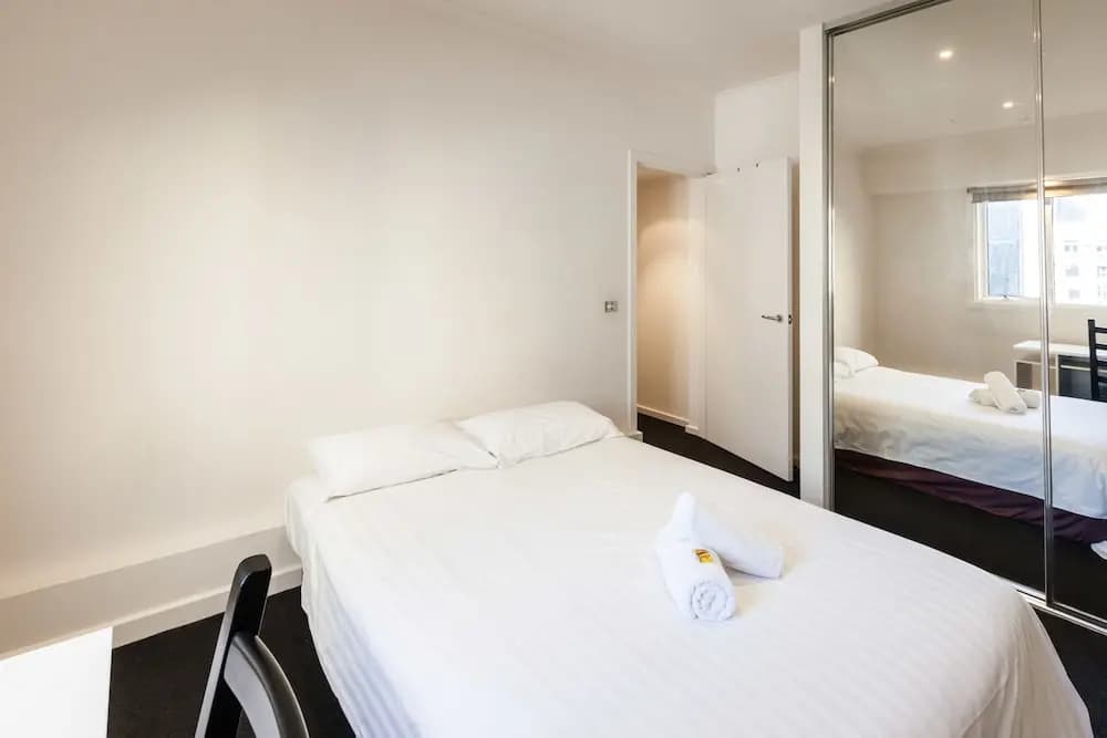 CLAUDE, 2BDR Melbourne Apartment - photo 4