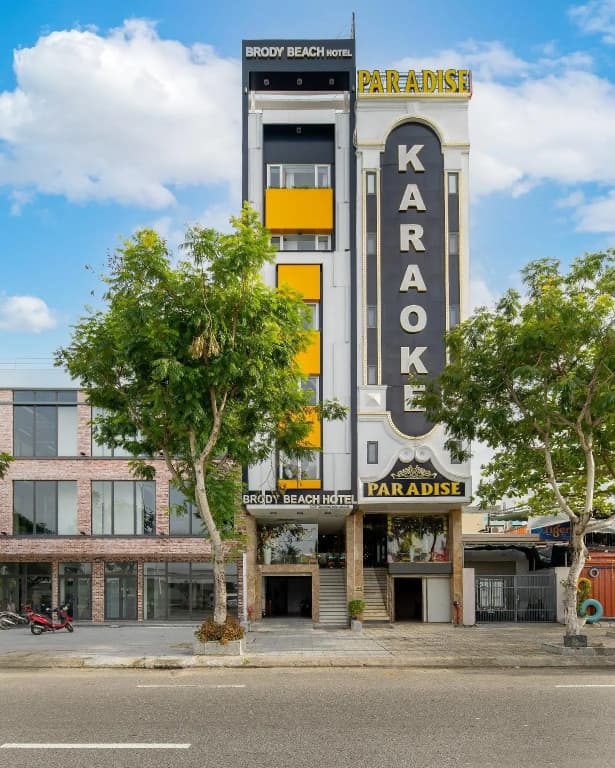 Brody Beach Hotel - main photo