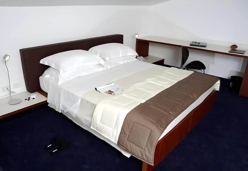 Black Hotel - photo 7