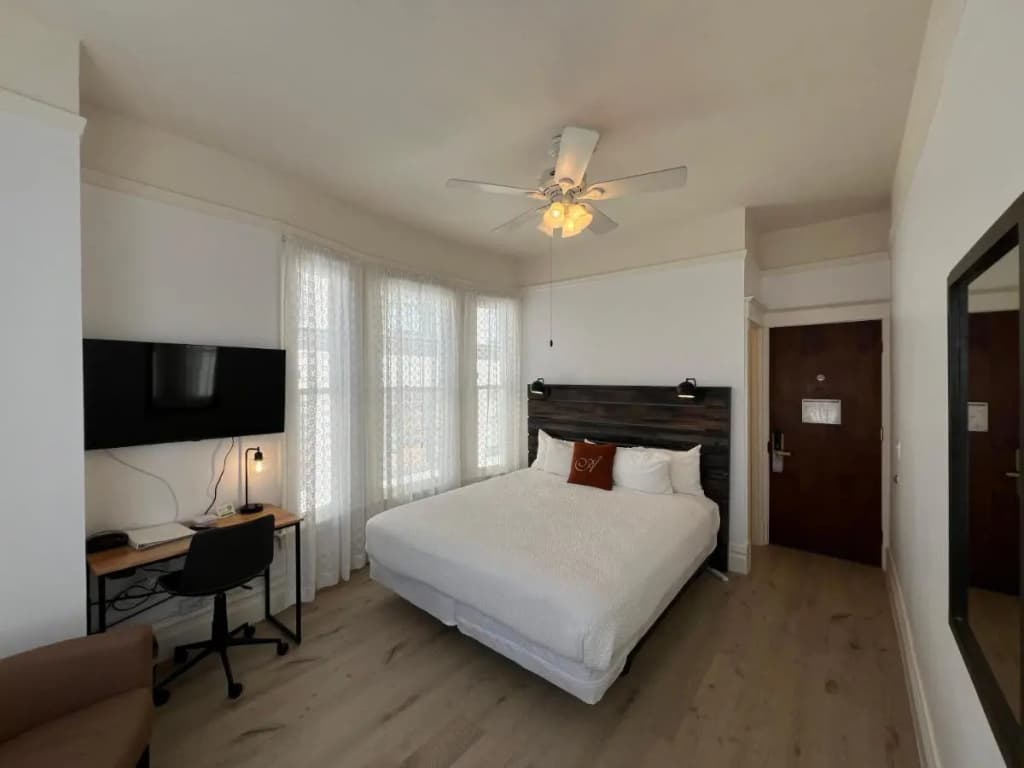 The Andrews Hotel - photo 26