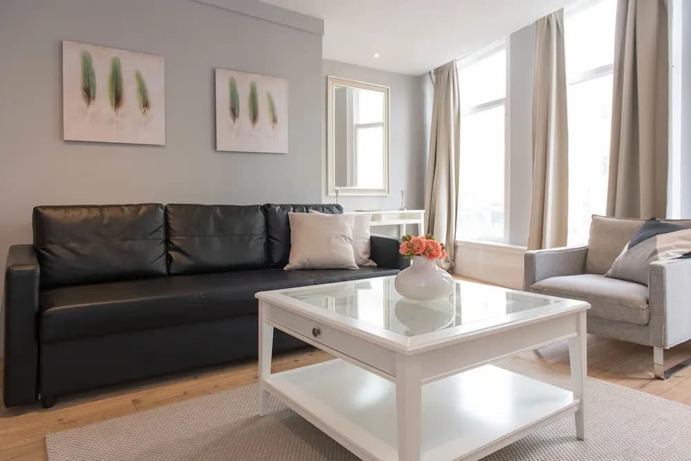 Plaza Centre Apartment - photo 2