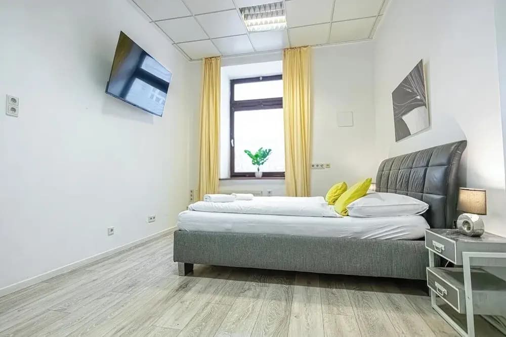 Bright 1BR Apartment in Central Vienna - photo 1