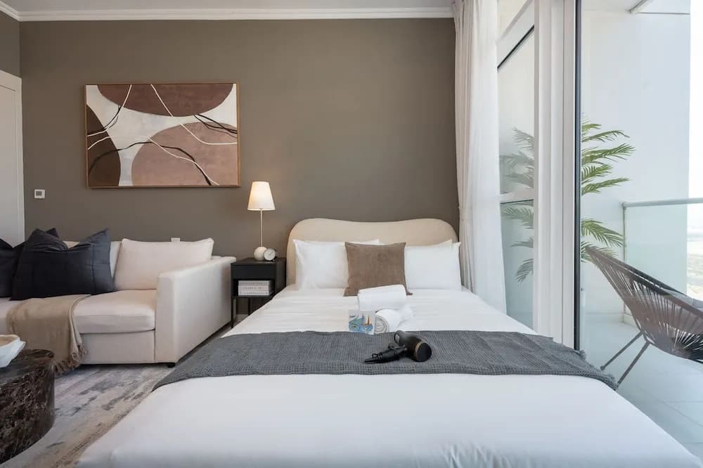 Spacious Studio in Carson C - Damac Hills - photo 4