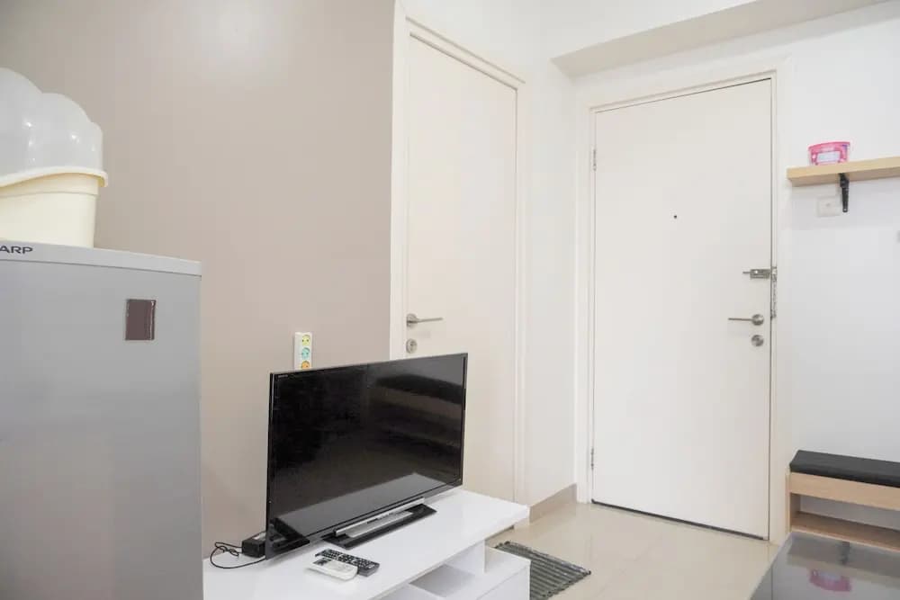 Nice And Modern 2Br At Green Pramuka City Apartment - photo 8